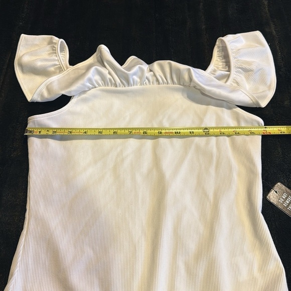 NWT Express white ruffle shirt off the shoulder w snap closure thong bottom - Picture 3 of 8